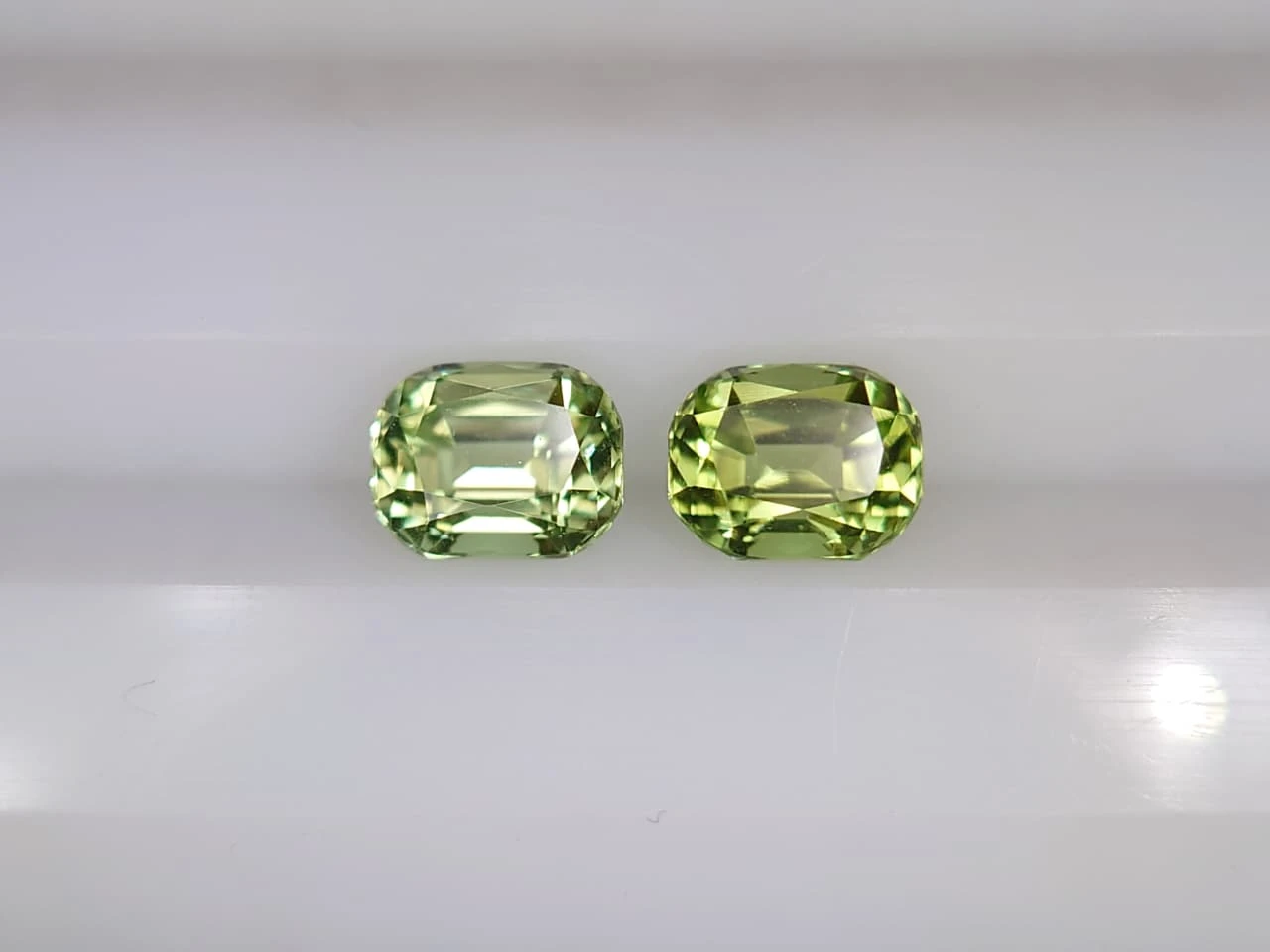 1.2ct Natural Cushion Faceted Pair of peridot from Pakistan — view 4